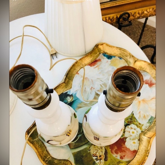 Vintage Shabby Decor Lamp Set - Picture 3 of 12